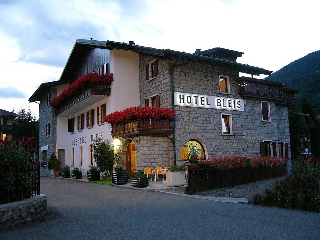 Hotel Bleis ปอนเตดีเลโญ ภายนอก รูปภาพ